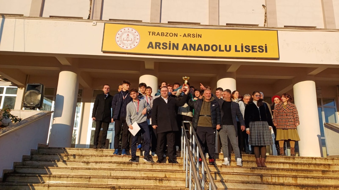 Okul Sporları Futbol Müsabakalarında Okulumuzun Adını Türkiye Finallerine Taşıyan Takımımıza Ödülleri Verildi